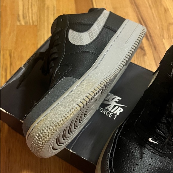 Men’s Air Force  1 “07” LV8 2 Black / Wolf Grey Size 8 - Picture 7 of 8